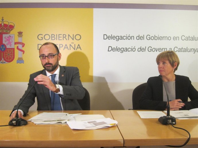 El subdelegado E.Ablanedo y la jefa Ofic.De Extranjería E.Nieto,