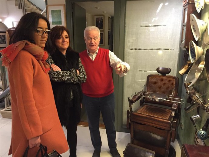 Las ediles del PP con Ramiro Fernández. 