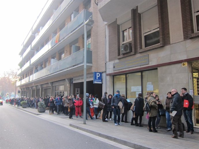Colas ante la Gerencia Territorial del Ministerio de Justicia en Barcelona