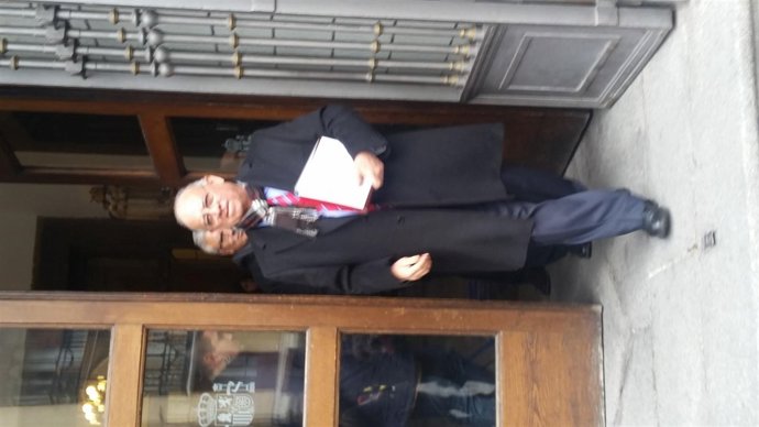 El embajador de Venezuela, Mario Isea