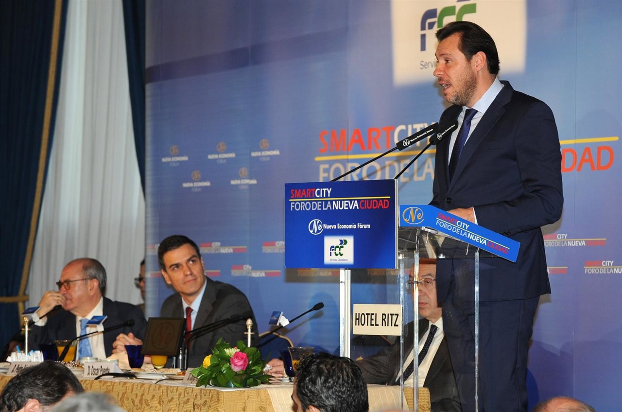 El alcalde de Valladolid interviene en un Foro ante Pedro Sánchez   