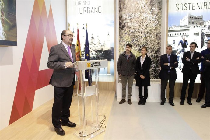 Lambán durante la celebración este viernes del Día de Aragón en Fitur