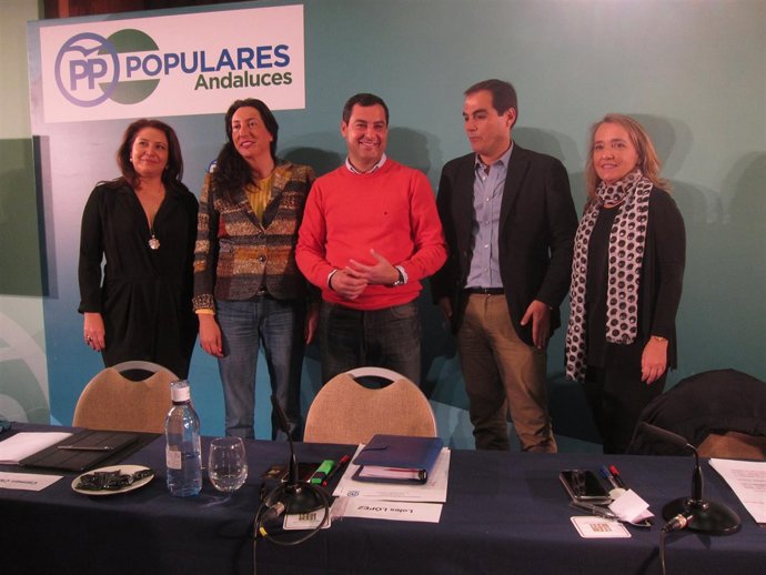 Juanma Moreno preside la reunión del Grupo Parlamentario Popular