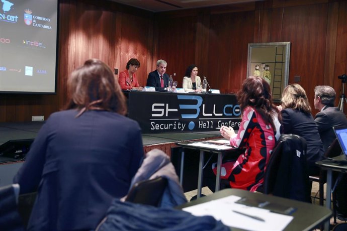 El consejero de Presidencia y Justicia en el congreso de seguridad informática