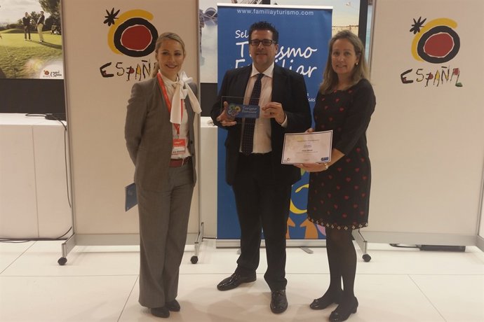 Viajes Eroski recibe el Sello del Turismo Familiar que concede la FEFN