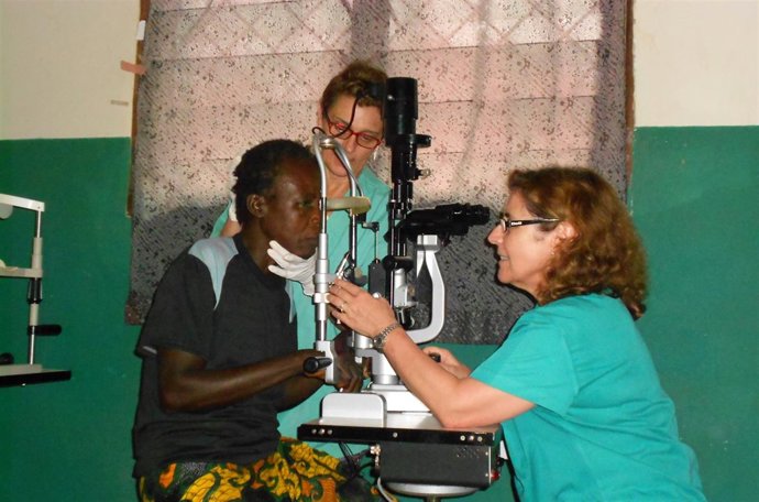 La oftalmóloga Carmen Peña en una expedición humanitaria anterior.