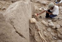 Hallan restos de mujeres sacrificadas hace 1.000 años en un centro ceremonial en Perú