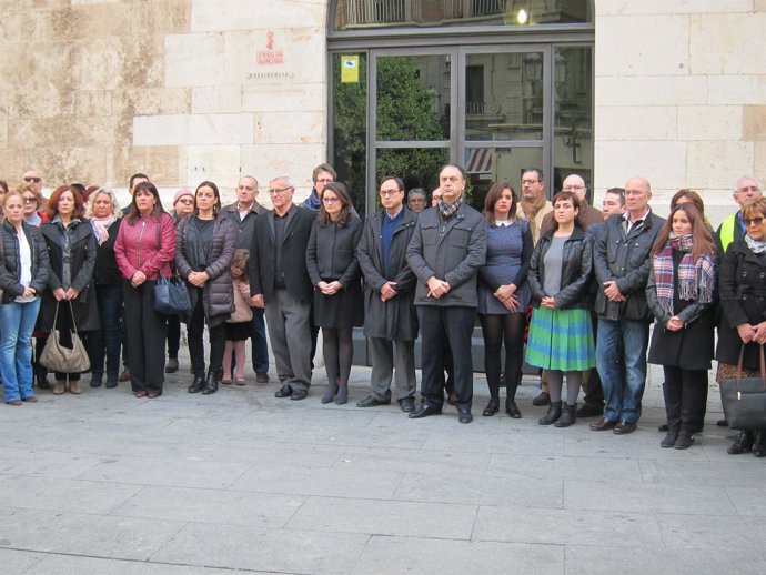 Tres miuntos de silencio en el Palau de la Generalitat por violencia machista