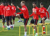 Óliver Torres y Kranevitter, descartados para recibir al Sevilla
