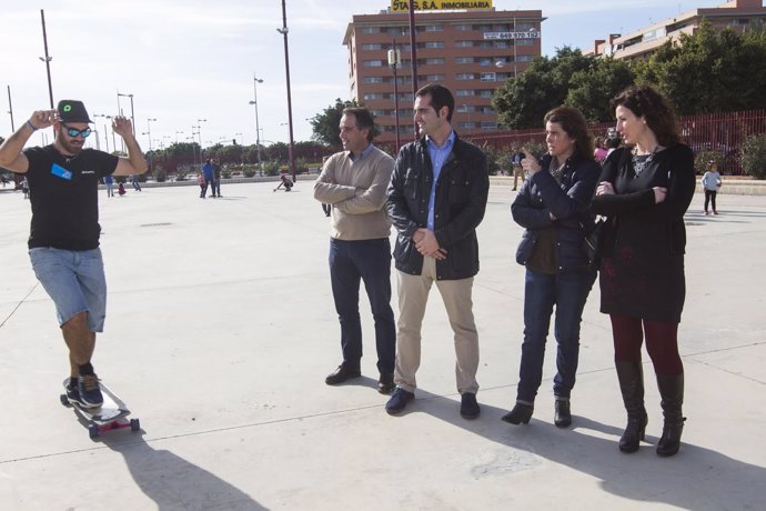 El alcalde de Almería en un encuentro de la asociación Dárata