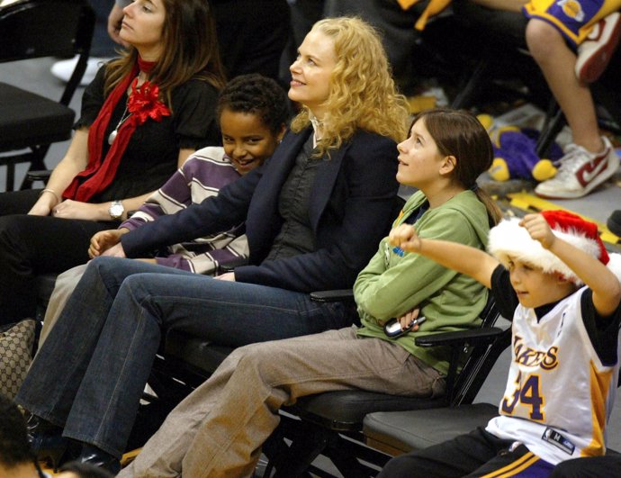 Nicole Kidman junto a sus hijos en 2004/ Getty 