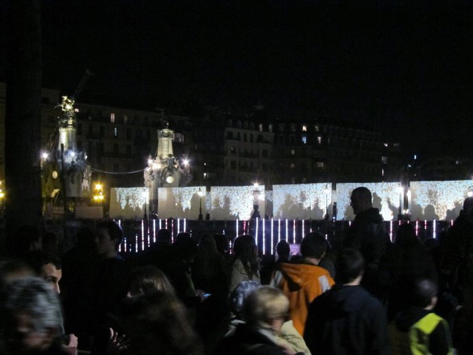 Miles de personas dan la bienvenida a la capitalidad en San Sebastián