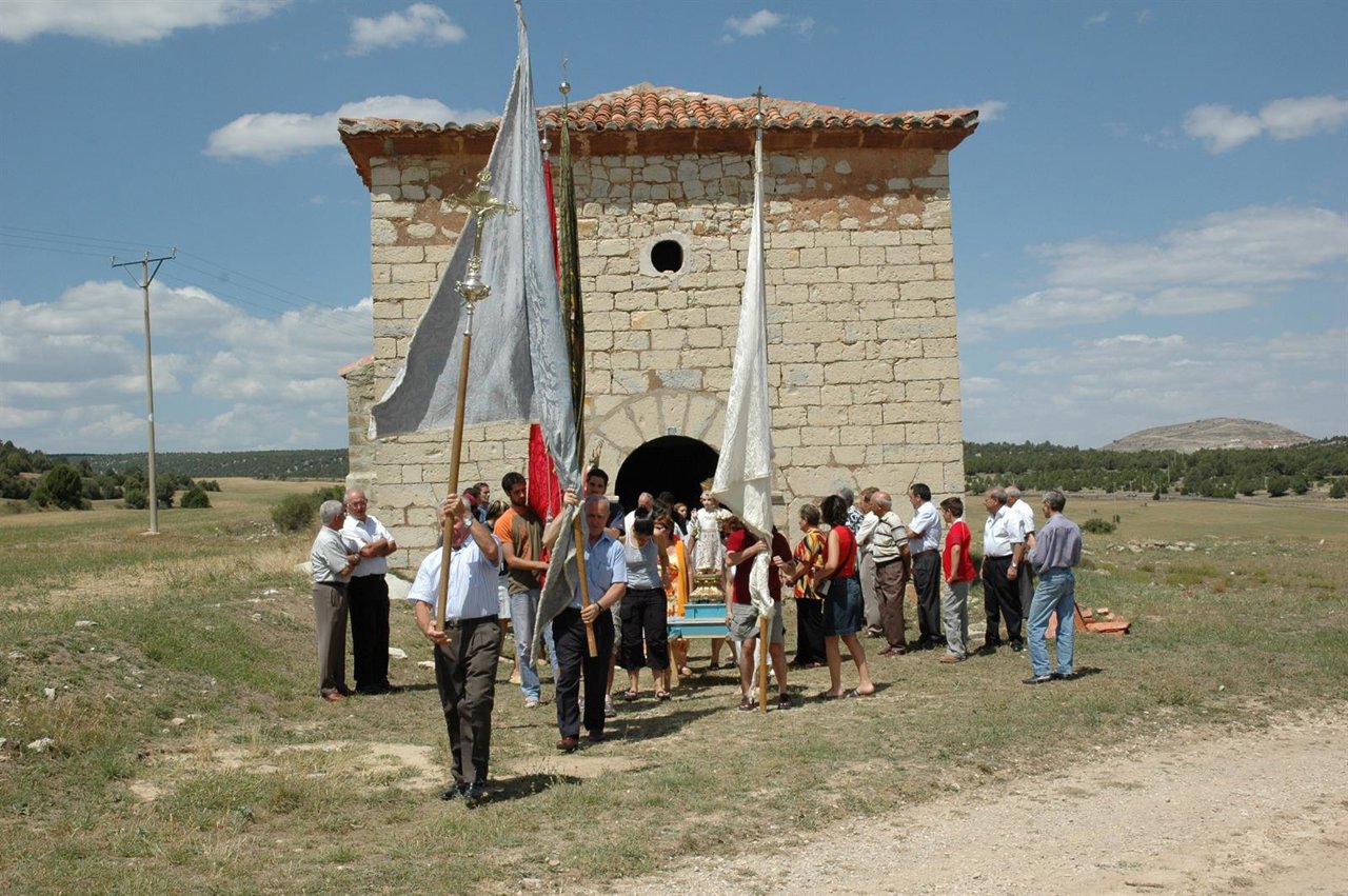 Celebración religiosa en una ermita de la Sierra de Albarracín. 