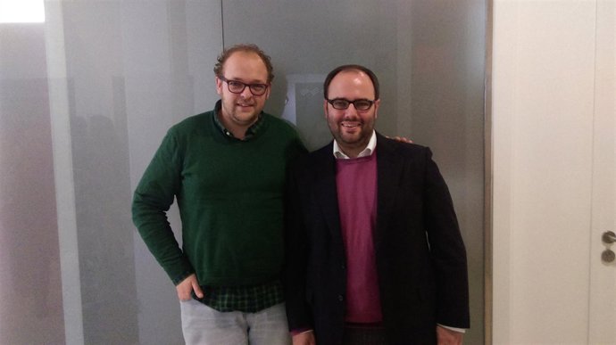 El coordinador del IAJ en Huelva con Manuel González Mairena