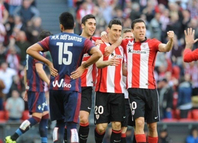 Aritz Aduriz Óscar de Marcos Athletic Mauro dos Santos Eibar