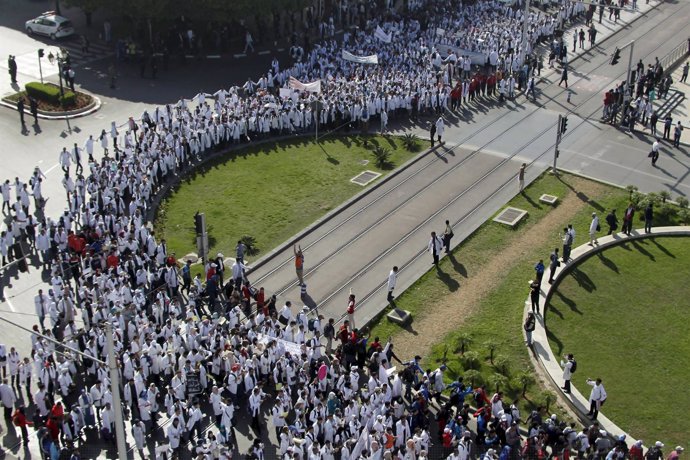 Manifestación de profesores en prácticas en Rabat