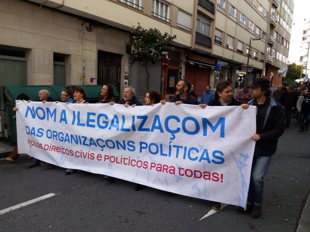 Manifestación contra la ilegalización de Causa Galiza en Santiago