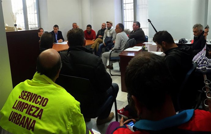 Reunión del PSOE de Almería con comités de empresa de FCC y Acciona