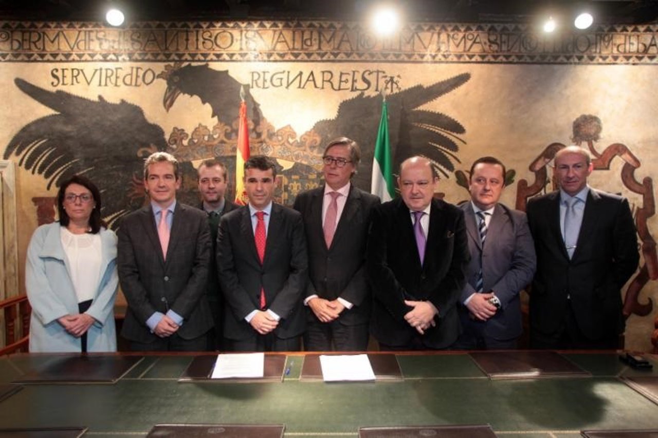Firma del convenio entre Marbella y Ahecos