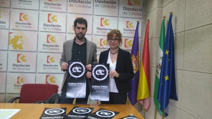Ruz (dcha.) presenta el cartel del evento junto a Becerra