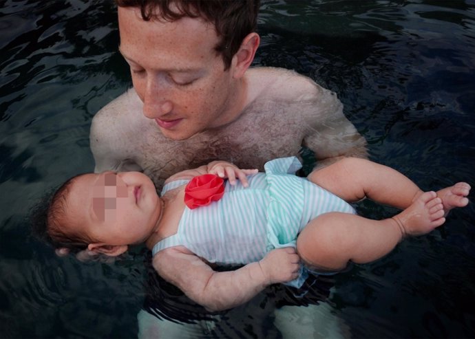 Mark Zuckerberg nada con su bebé