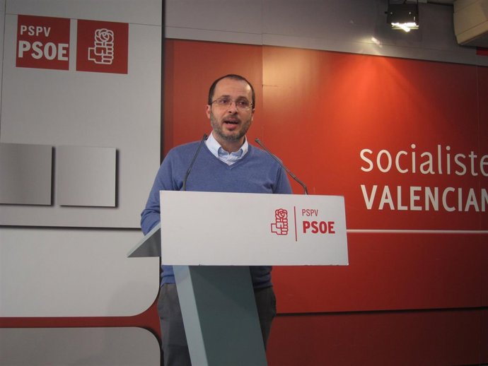 El diputado socialista Julián López 