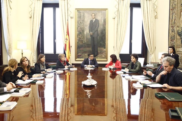 Patxi López preside la primera reunión de la mesa del Congreso