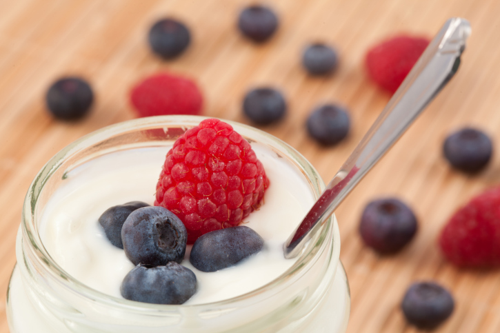 Los probióticos estén en el yogur