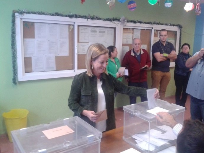 Ana Oramas ejerce su derecho al voto