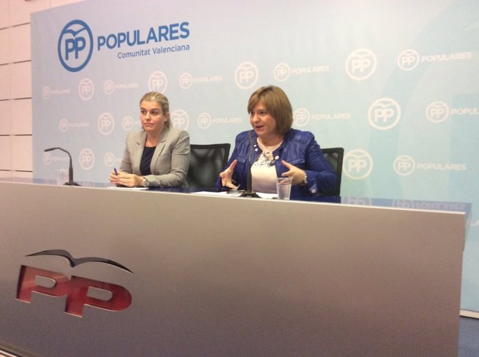 Isabel Bonig y Eva Ortiz en una rueda de prensa