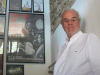 Gutiérrez Aragón ingresa en la RAE "asombrado" con las series