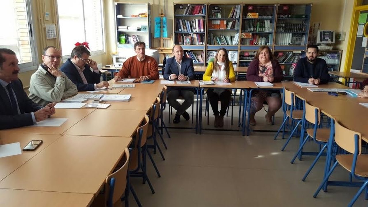 Ruiz visita la FP Dual en el IES El Tablero