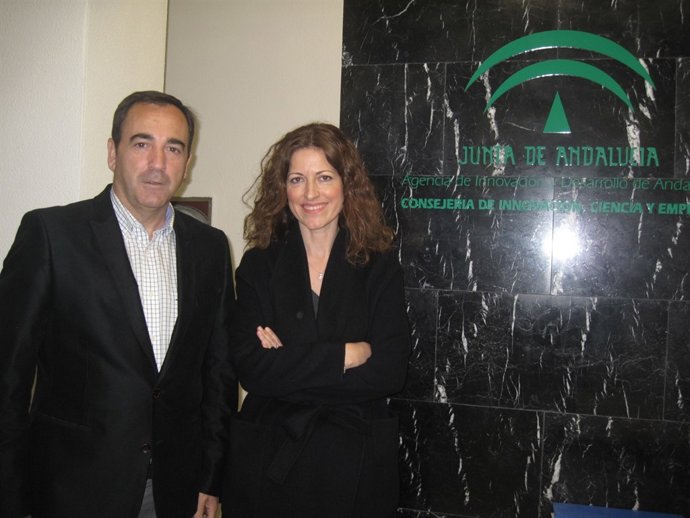 Antonio De la Torre con la nueva gerente provincial de IDEA, Lucía Aguilar. 