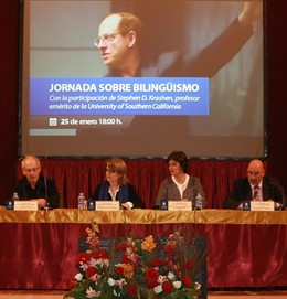Imagen de los ponentes de las jornadas sobre bilingüismo en la UCAM