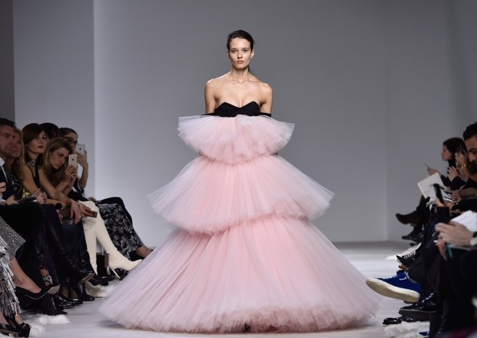 Giambattista Valli para la alta costura en París/Getty