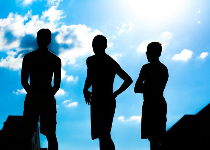 Amigos, adolescentes, niños, verano, sol