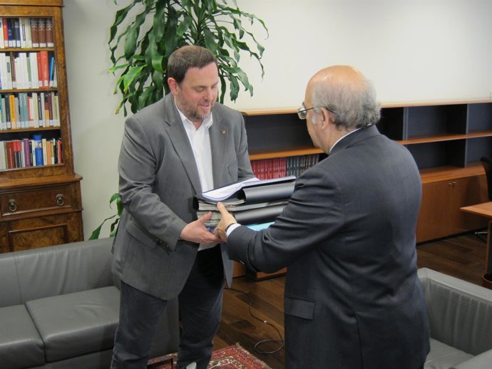 Oriol Junqueras y Andreu Mas-Colell en el traspaso de cartera 