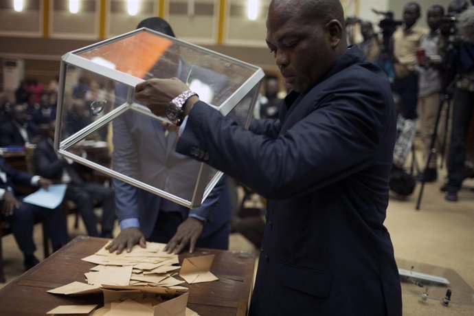 Recuento en las presidenciales celebradas en el Parlamento de RCA en 2014