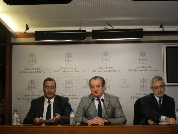 Fernando Lastra (PSOE), Nicanor García (C's) y Gaspar Llamazares (IU)