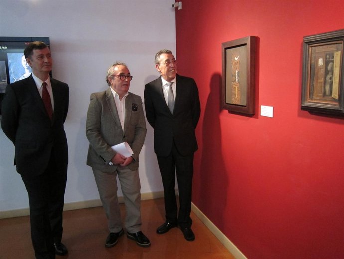 Algunos de los cuatros de Zacaráis González donados al centro