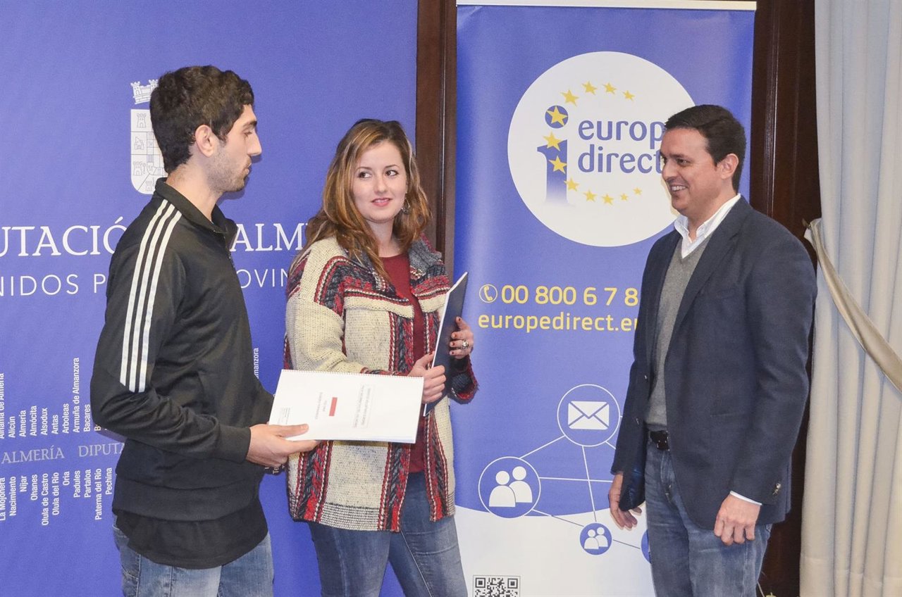 El vicepresidente de la Diputación ha despedido a los dos voluntarios.