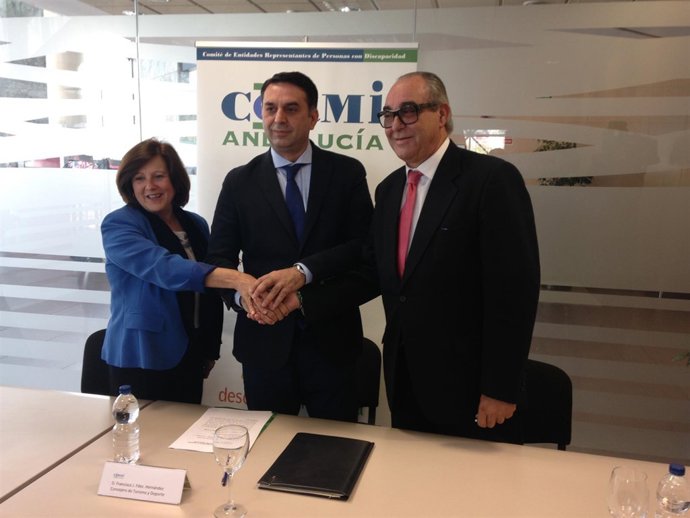 Convenio entre la Consejería de Turismo y Cermi, junto a consejera de Igualdad