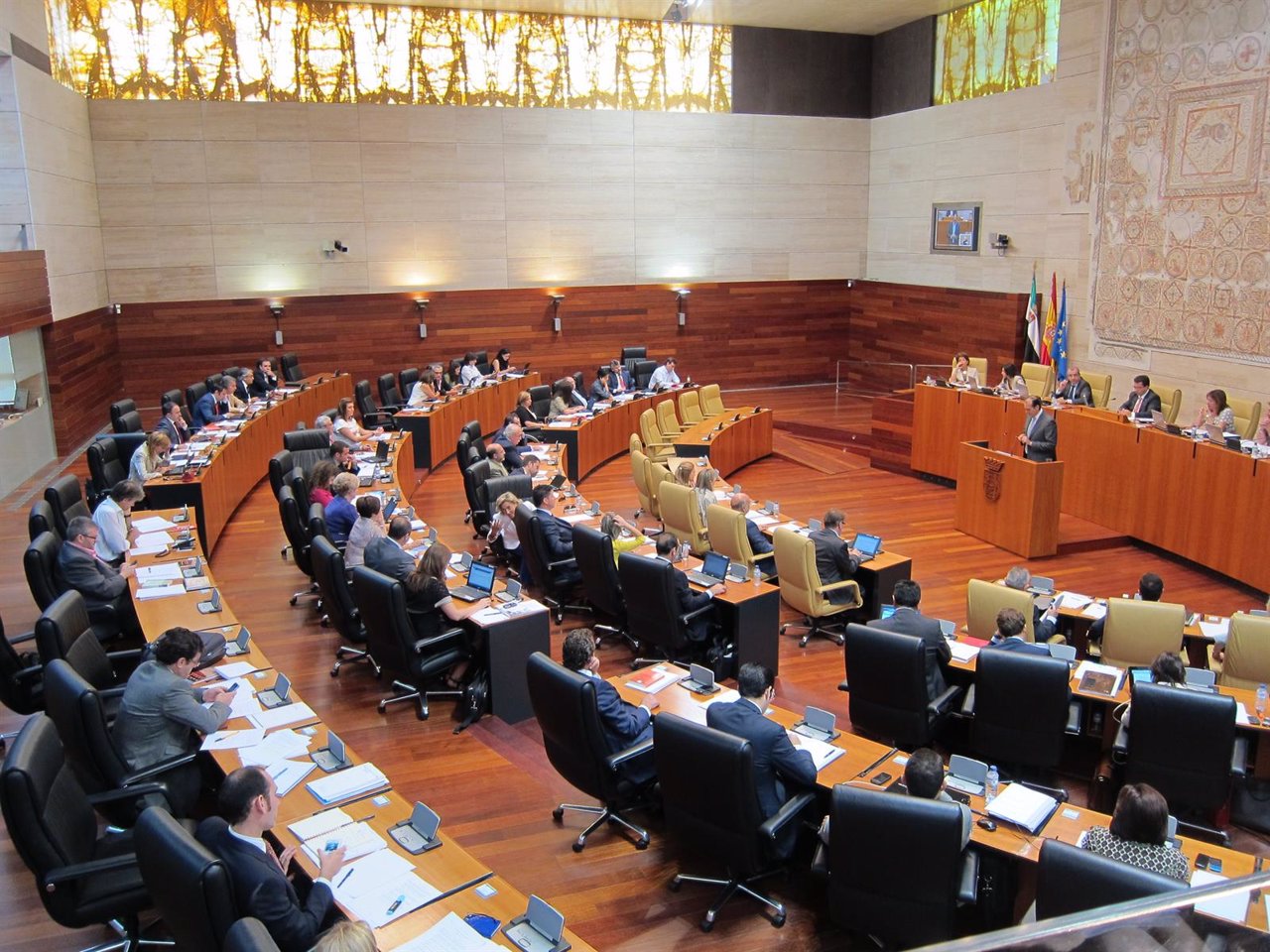 Pleno En La Asamblea De Extremadura