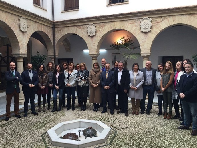 Delegados y coordinadores de la Junta con responsables municipales de Andújar.