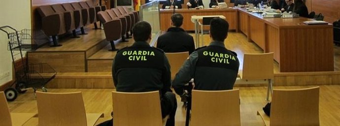 Juicio a un policía local