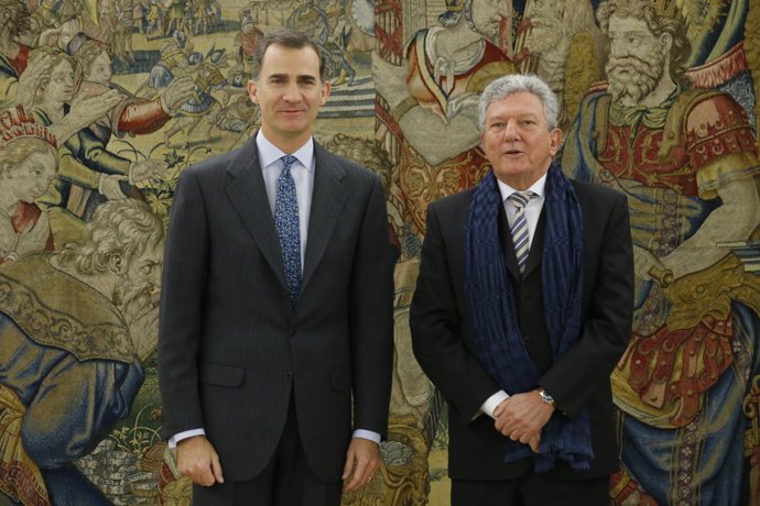 El Rey con el diputado de Nueva Canarias