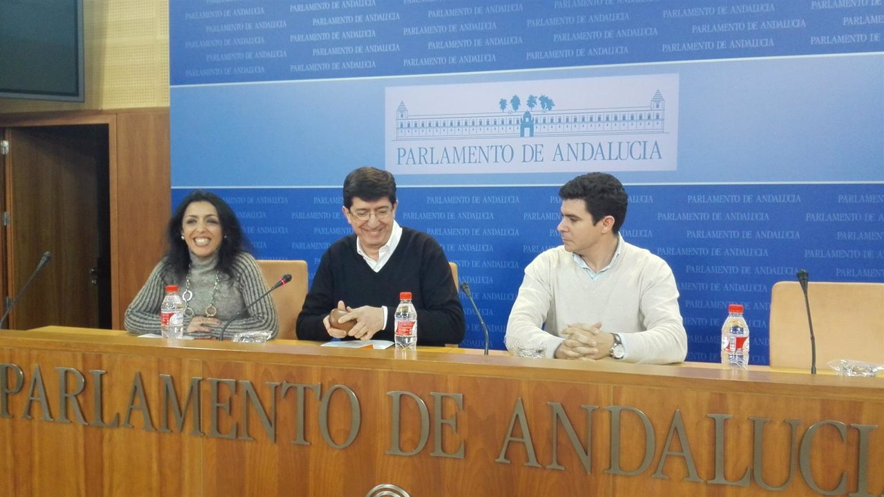 Juan Marín junto a Marta Bosquet y Sergio Rodríguez
