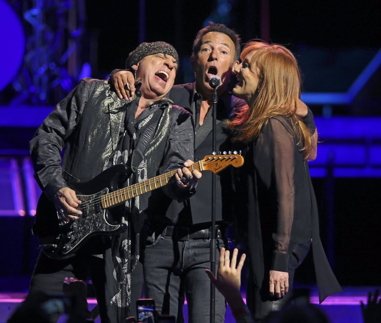Concert review: Springsteen dives into deep end of ëThe Riverí