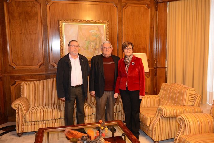 Reunión presidenta de la Asamblea y directivos asociación trovera     