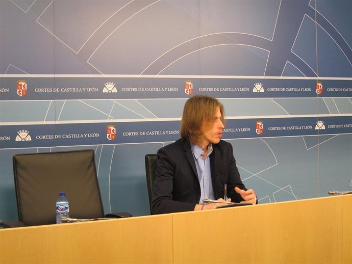 El  portavoz de Podemos en las Cortes, Pablo Fernández